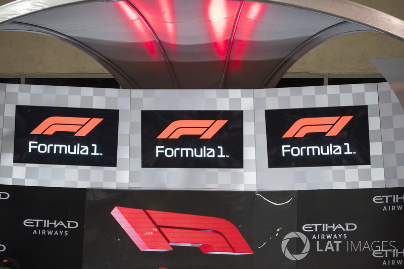 Yeni F1 logosu podyumda