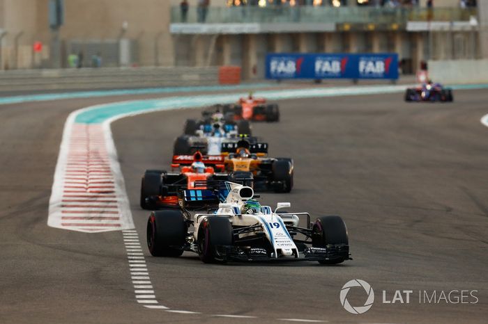 Felipe Massa, Williams FW40, Fernando Alonso, McLaren MCL32, Carlos Sainz Jr., Renault Sport F1 Team RS17