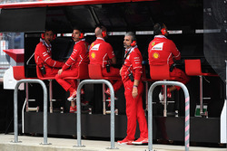 Jock Clear, Chief Engineer Ferrari e Maurizio Arrivabene, Team Principal Ferrari