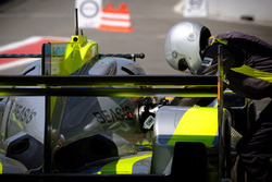 #4 ByKolles Racing Team Enso CLM P1/01: Oliver Webb, Dominik Kraihamer, Tom Dilmann, refuel