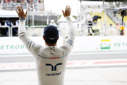 Felipe Massa, Williams, waves to his home fans