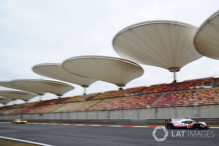 #2 Porsche Team Porsche 919 Hybrid: Timo Bernhard, Earl Bamber, Brendon Hartley