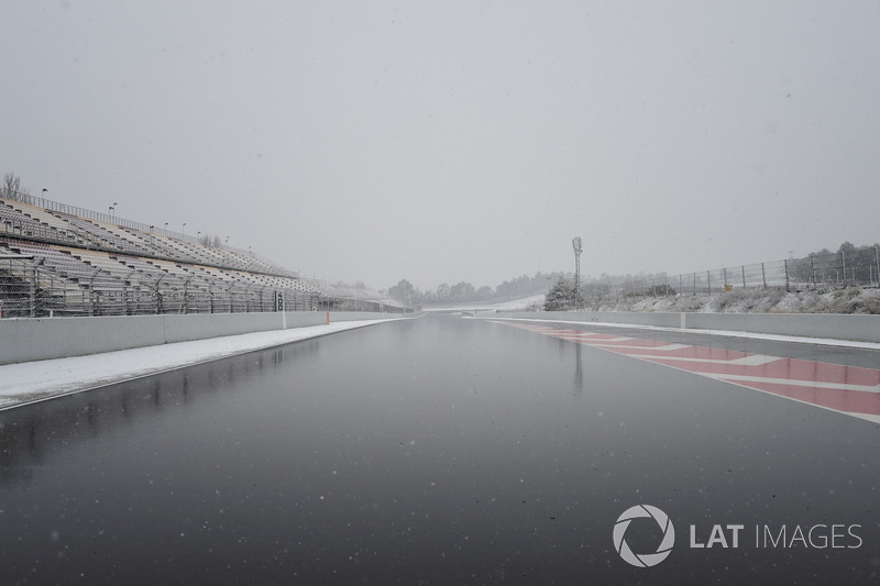 Main straight as snow stops testing