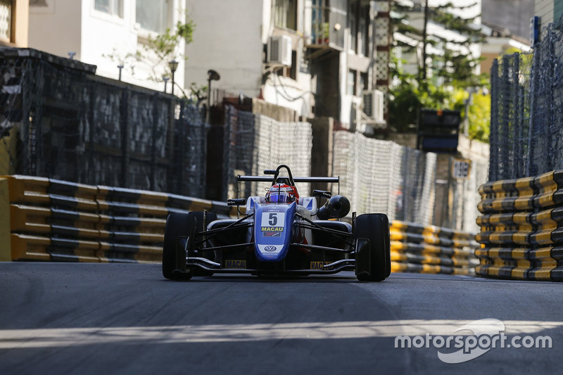 Sacha Fenestraz, Vaillante-Carlin