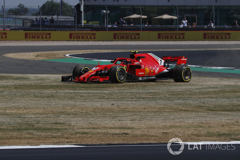 Kimi Raikkonen, Ferrari SF71H runs wide