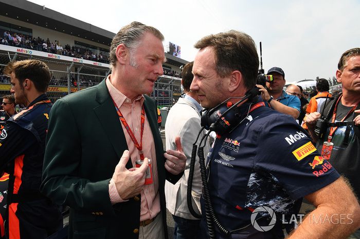 Sean Bratches, director comercial de Formula One Group y Christian Horner, Red Bull Racing Team Principal