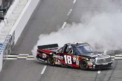 Yarış galibi Noah Gragson, Kyle Busch Motorsports Toyota