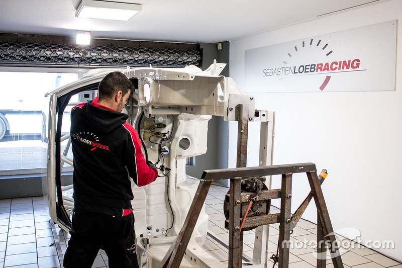 Sébastien Loeb Racing Peugeot 306 Maxi yeniden yapımı