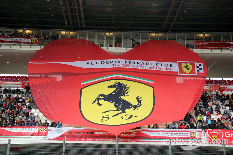 Cuore Ferrari in tribuna