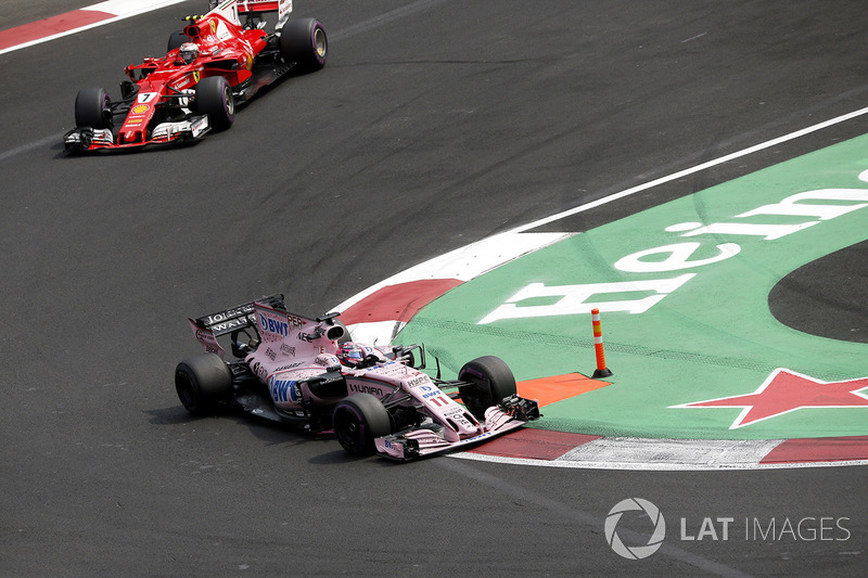 Sergio Pérez, Sahara Force India VJM10 y Kimi Raikkonen, Ferrari SF70H battle