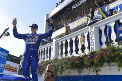 Kyle Busch, Joe Gibbs Racing, Toyota Camry M&M's Caramel celebrates after winning