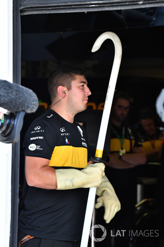 Renault Sport F1 Team mechanic with safety hook