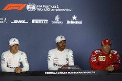 Conférence de presse : le poleman Lewis Hamilton, Mercedes AMG F1, le deuxième, Valtteri Bottas, Mercedes AMG F1, le troisième, Kimi Raikkonen, Ferrari