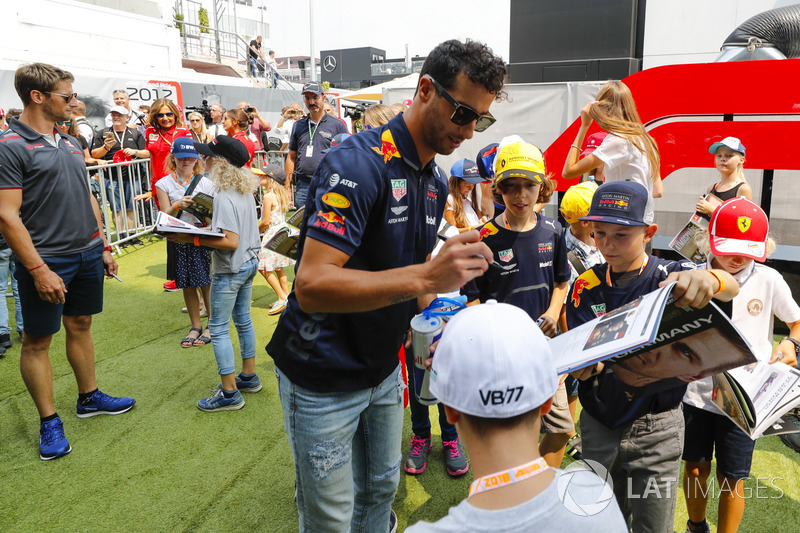 F1 2018 - Német Nagydíj - rajtrács, kulisszák mögött, felvonulás, sztárok...