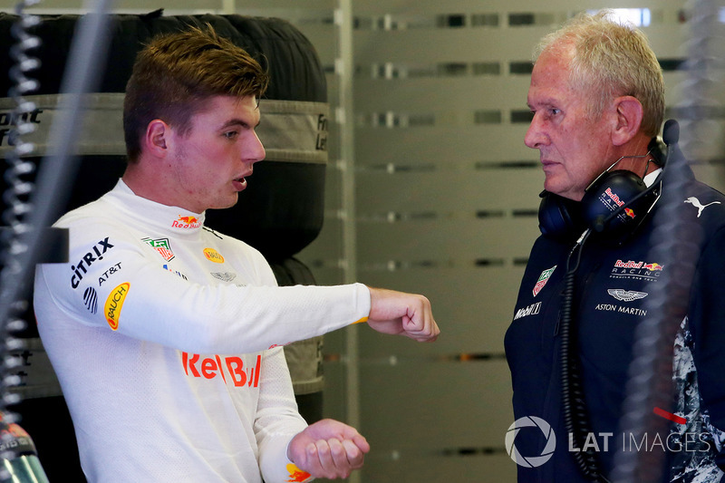 Max Verstappen, Red Bull, parla con Helmut Markko, Consulente, Red Bull Racing