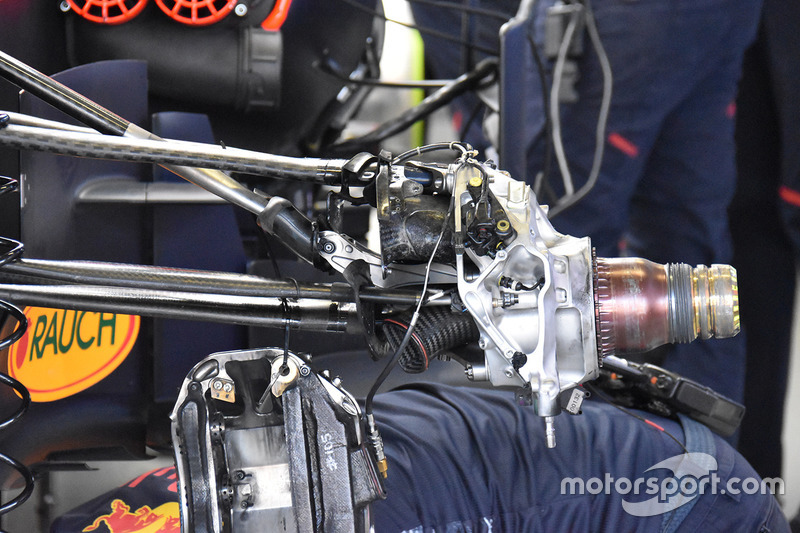 Red Bull Racing RB13 front suspension