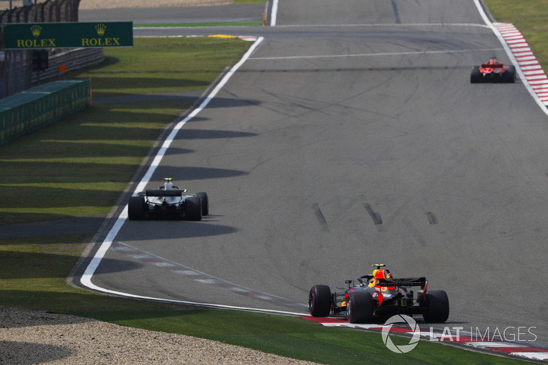 Sebastian Vettel, Ferrari SF71H, Valtteri Bottas, Mercedes AMG F1 W09, and Max Verstappen, Red Bull 