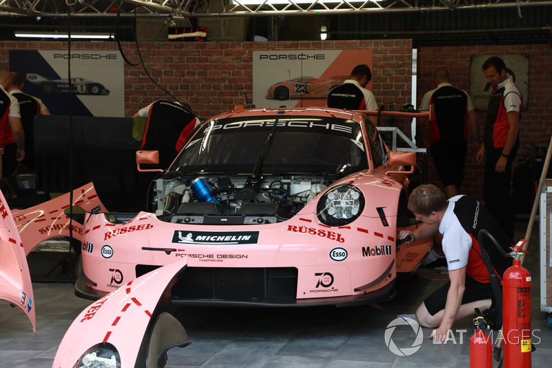 #92 Porsche GT Team Porsche 911 RSR