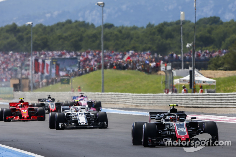 Kevin Magnussen, Haas F1 Team VF-18, devant Charles Leclerc, Sauber C37, et Kimi Raikkonen, Ferrari SF71H