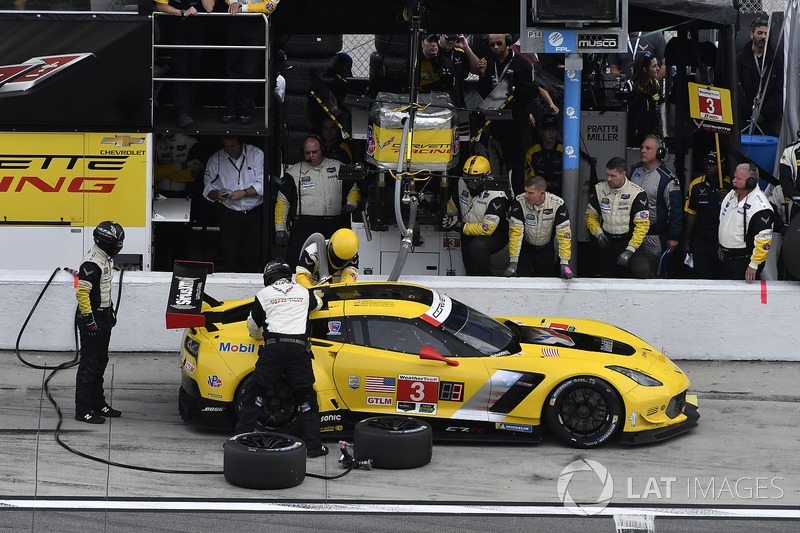 #3 Corvette Racing Chevrolet Corvette C7.R, GTLM: Antonio Garcia, Jan Magnussen, Mike Rockenfeller pit stop