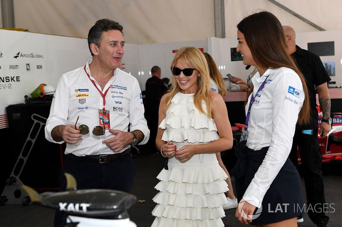 Kylie Minogue con Alejandro Agag, Fórmula E CEO