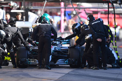 Lewis Hamilton, Mercedes-AMG F1 W09, pit stop
