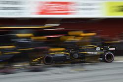 Carlos Sainz Jr., Renault Sport F1 Team RS18 pit stop