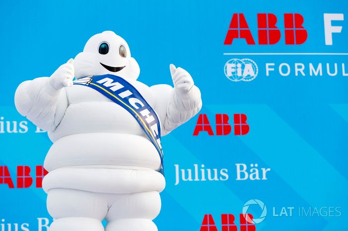 Hombre Michelin en el podio