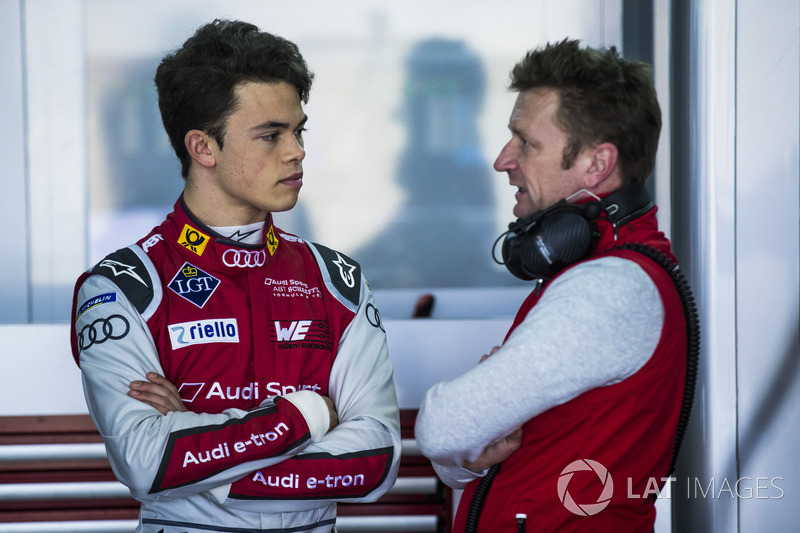 Nyck de Vries, Audi Sport ABT Schaeffler, with Allan McNish, Team Principal, Audi Sport Abt Schaeffl