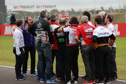 Mike Webb avec les directeurs d'équipe