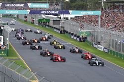 Lewis Hamilton, Mercedes-AMG F1 W09 líder al inicio de la carrera