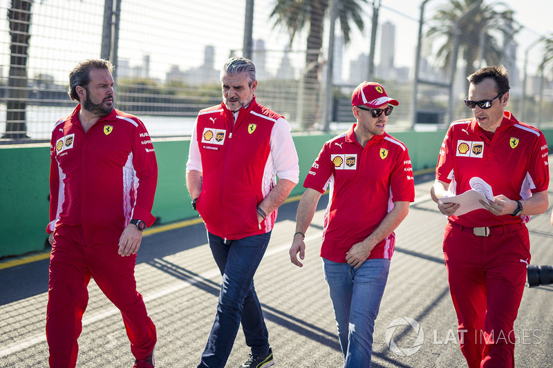 Sebastian Vettel, Ferrari, cammina lungo il circuito con Maurizio Arrivabene, Team Principal Ferrari e Riccardo Adami, ingegnere di pista Ferrari