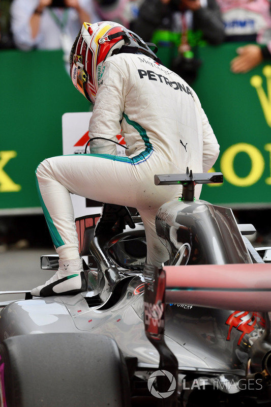 Race winner Lewis Hamilton, Mercedes-AMG F1 W09 EQ Power in parc ferme