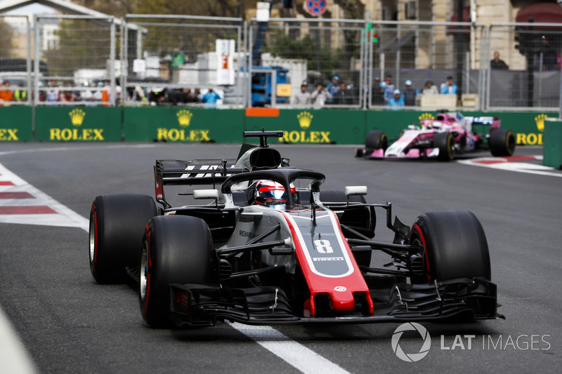 Romain Grosjean, Haas F1 Team VF-18 Ferrari, Sergio Perez, Force India VJM11 Mercedes