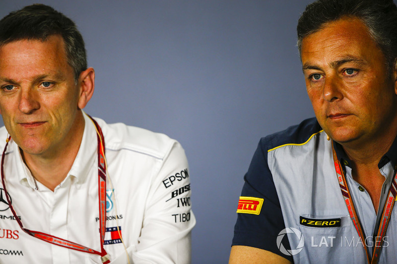 James Allison, Technical Director, Mercedes AMG, dan Mario Isola, Racing Manager, Pirelli Motorsport