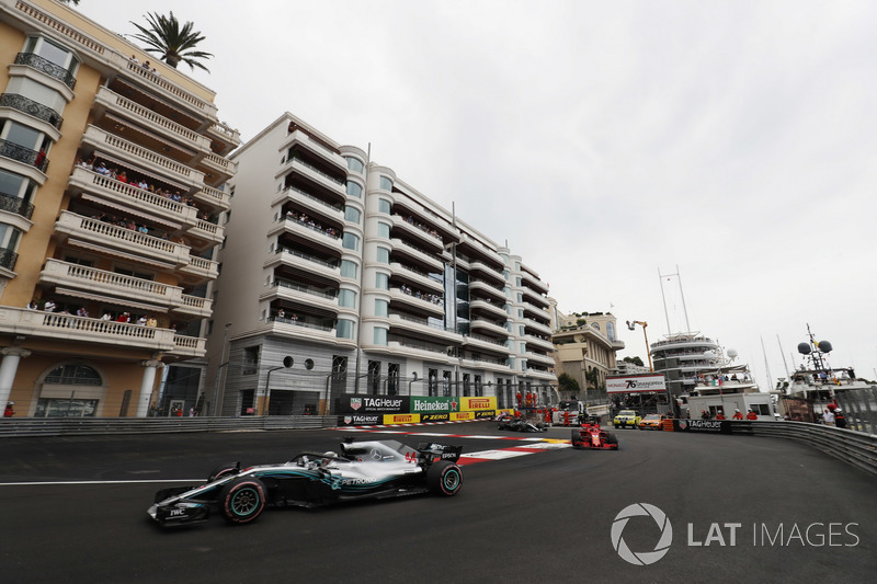 Lewis Hamilton, Mercedes AMG F1 W09, leads Sebastian Vettel, Ferrari SF71H and Valtteri Bottas, Mercedes AMG F1 W09