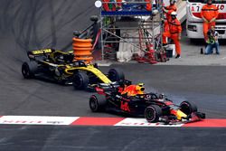 Max Verstappen, Red Bull Racing RB14 and Carlos Sainz Jr., Renault Sport F1 Team R.S. 18 battle