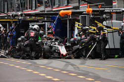 Romain Grosjean, Haas F1 Team VF-18 pitstop