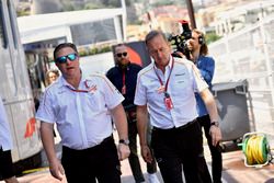 Zak Brown, PDG de McLaren Racing, et Jonathan Neale, directeur général de McLaren