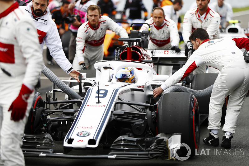 Marcus Ericsson, Sauber, arrives on the grid