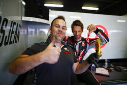 Romain Grosjean, Haas F1 Team, and his engineer express a view on Jelly Babies