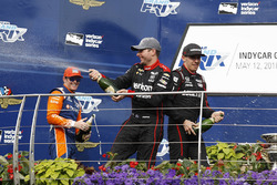 Scott Dixon, Chip Ganassi Racing Honda, Will Power, Team Penske Chevrolet, Robert Wickens, Schmidt Peterson Motorsports Honda, podio