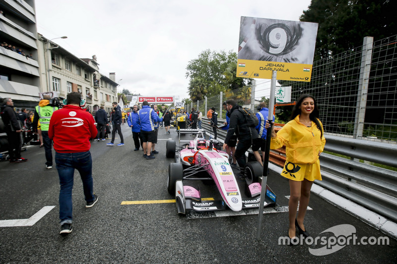 Grid girl of Jehan Daruvala, Carlin Dallara F317 Volkswagen