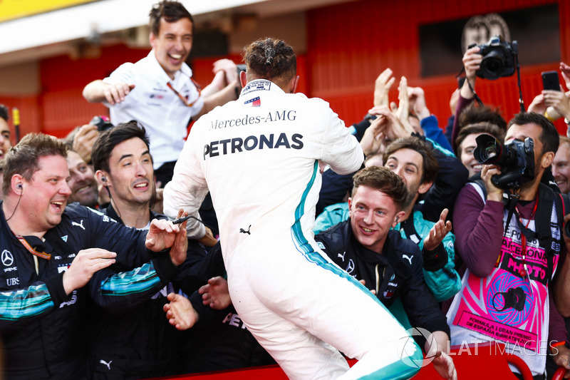 Lewis Hamilton, Mercedes AMG F1, 1st position, celebrates with his team in Parc Ferme