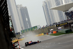 Dreher: Pascal Wehrlein, Manor Racing MRT05