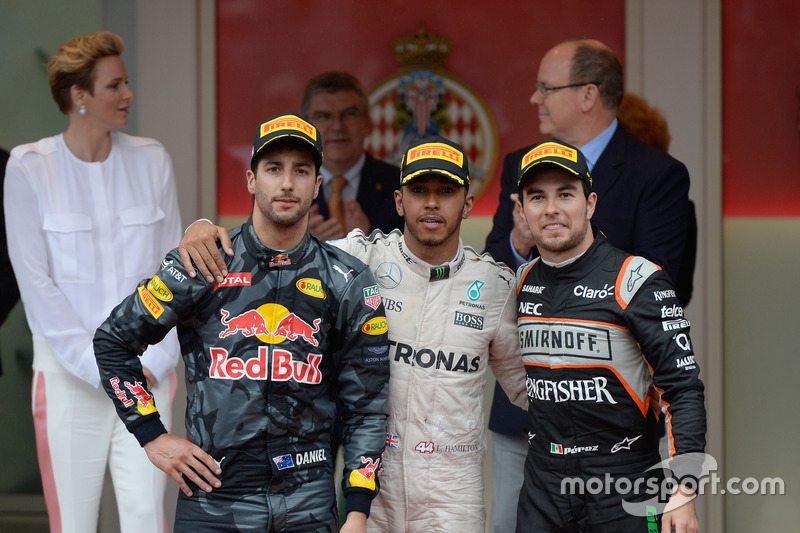 The podium: Daniel Ricciardo, Red Bull Racing, second; Lewis Hamilton, Mercedes AMG F1, race winner;