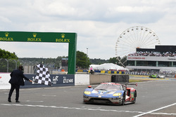 Drapeau à damier : #68 Ford Chip Ganassi Racing Ford GT: Joey Hand, Dirk Müller, Sébastien Bourdais