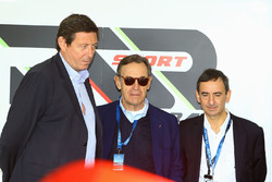 Gerard Neveu, Directeur Général du WEC avec Lindsay Owen-Jones, Président de la Commission endurance de la FIA et Pierre Fillon, Président de l'ACO