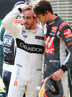 Esteban Gutierrez, Haas F1 Team und Fernando Alonso, McLaren