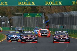 Shane van Gisbergen, Triple Eight Race Engineering Holden, Jamie Whincup, Triple Eight Race Engineering Holden et Craig Lowndes, Triple Eight Race Engineering Holden